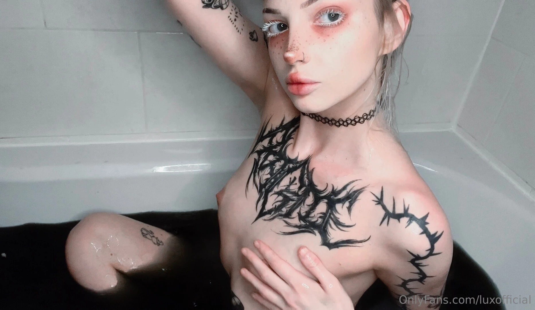 We like our nudes a little spookie 