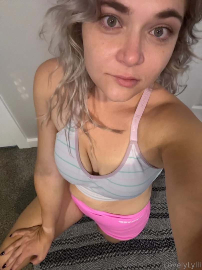 Hehe some adorbs yoga photos from yesterday 