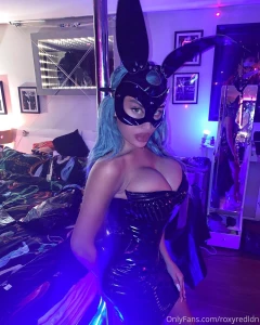 Who wants to see me with my legs wrapped round this pole