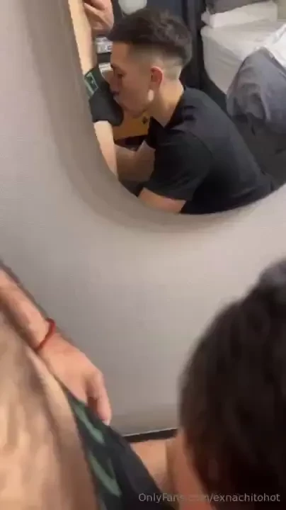 Me calienta tanto este putito me gusta que sea pasivo solo conmigo y 