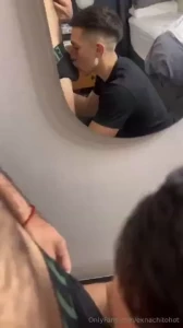 Me calienta tanto este putito me gusta que sea pasivo solo conmigo y