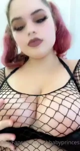 Hi guppies please leave sexy cosplay requests hehe