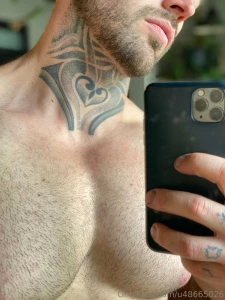 Una mordidita en el cuello