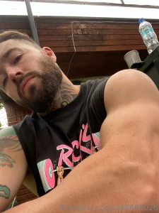 C mo va su tarde yo trabajando