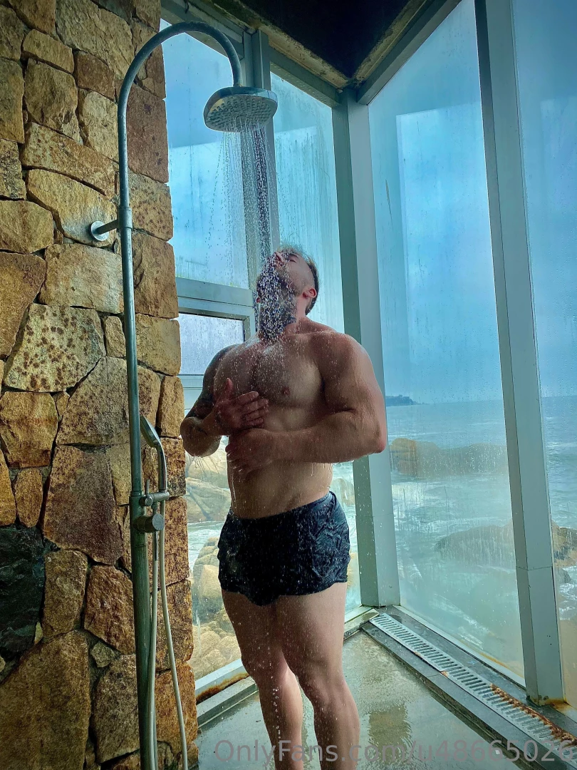 Buenos d as una ducha conmigo ser a rico 