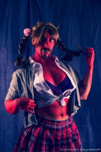 Well you guys asked for added sexy cosplay content part 1
