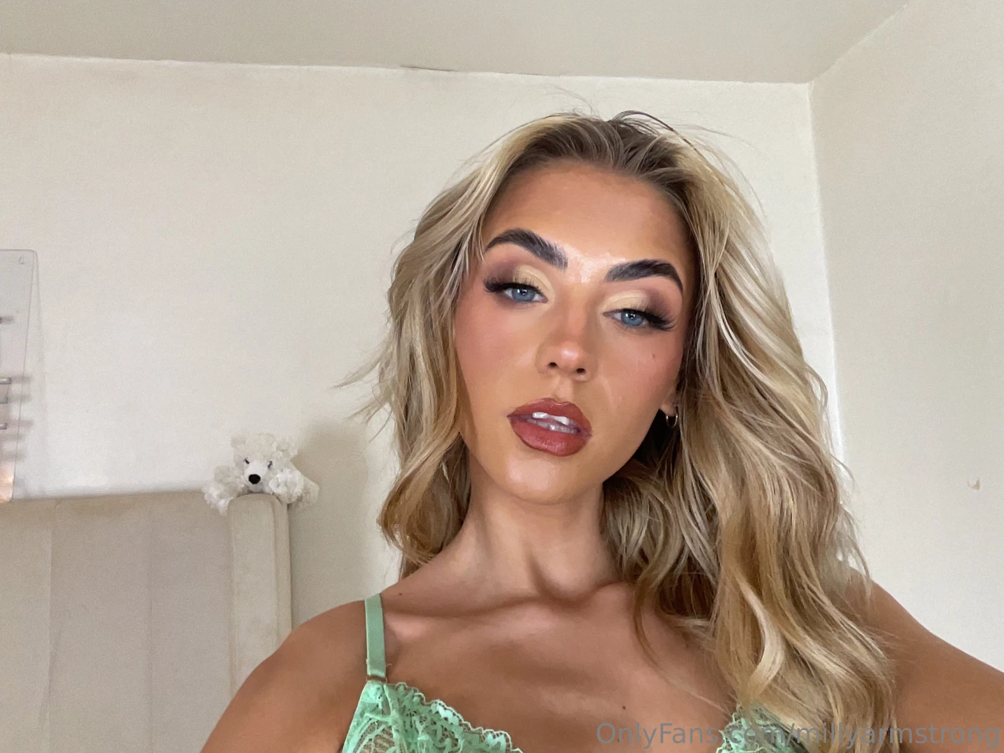 Come and spend your sunday getting naughty with me check dms 