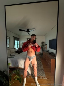 Fully fuckin nude dm me for customs