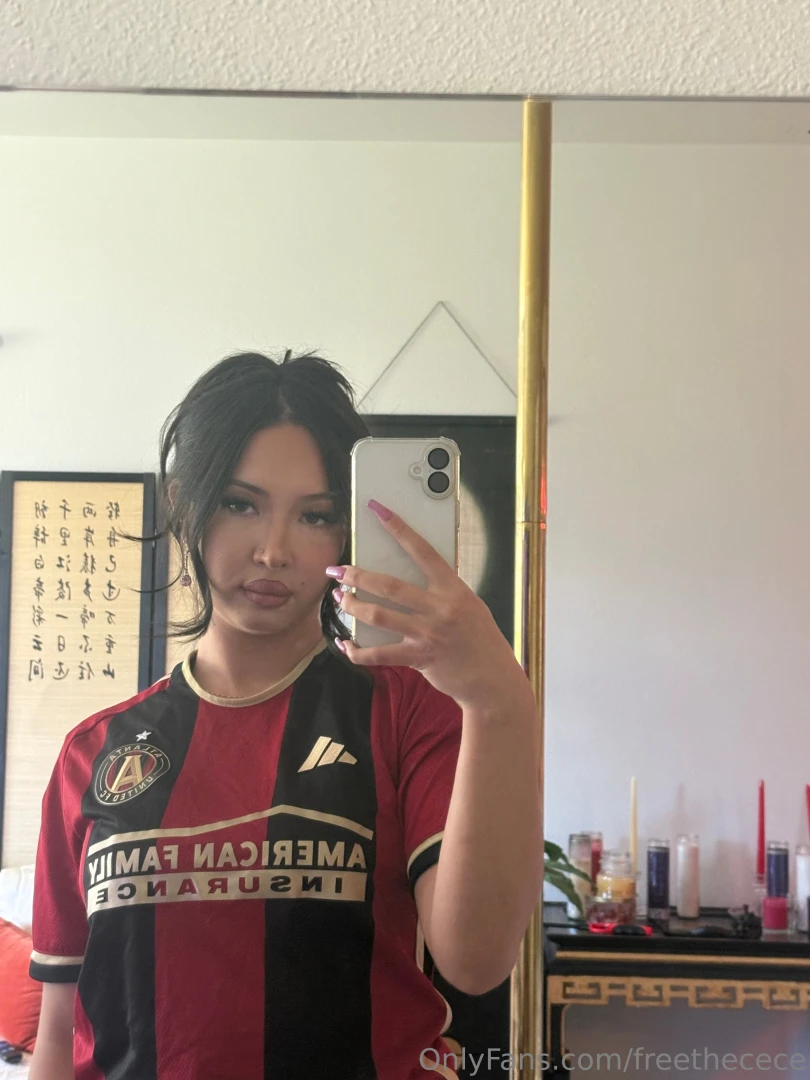 Send me kisses in my dms part 1 