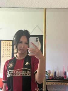 Send me kisses in my dms part 1