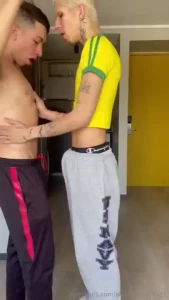 Regalo de domingo este chico me vino a visitar insistia en que me lo