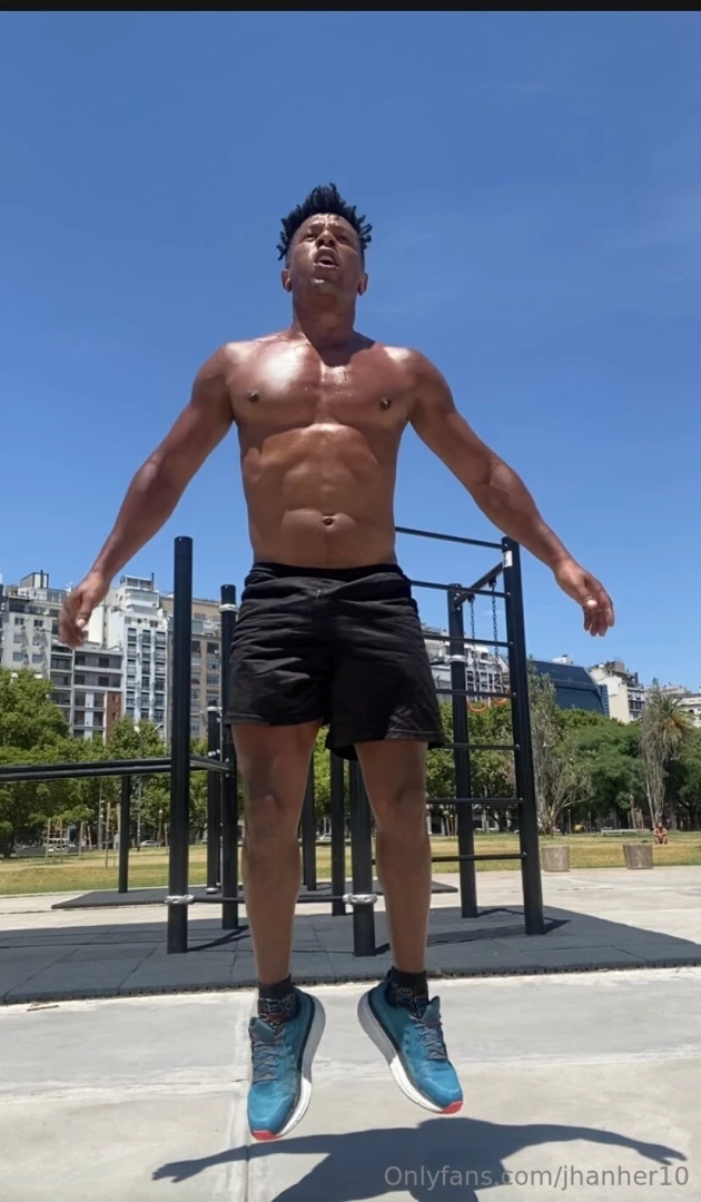 Me ando entrenando y para tener mucha fuerza y potencia 