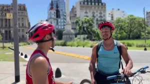 Andrew_dibraco estaba paseo por la plaza y me consegu a este bebote y