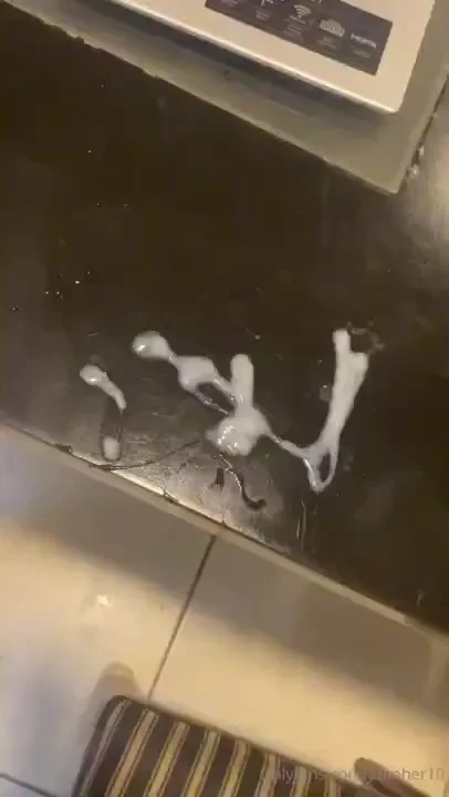 Me despert a media noche caliente y as quede deslechado 