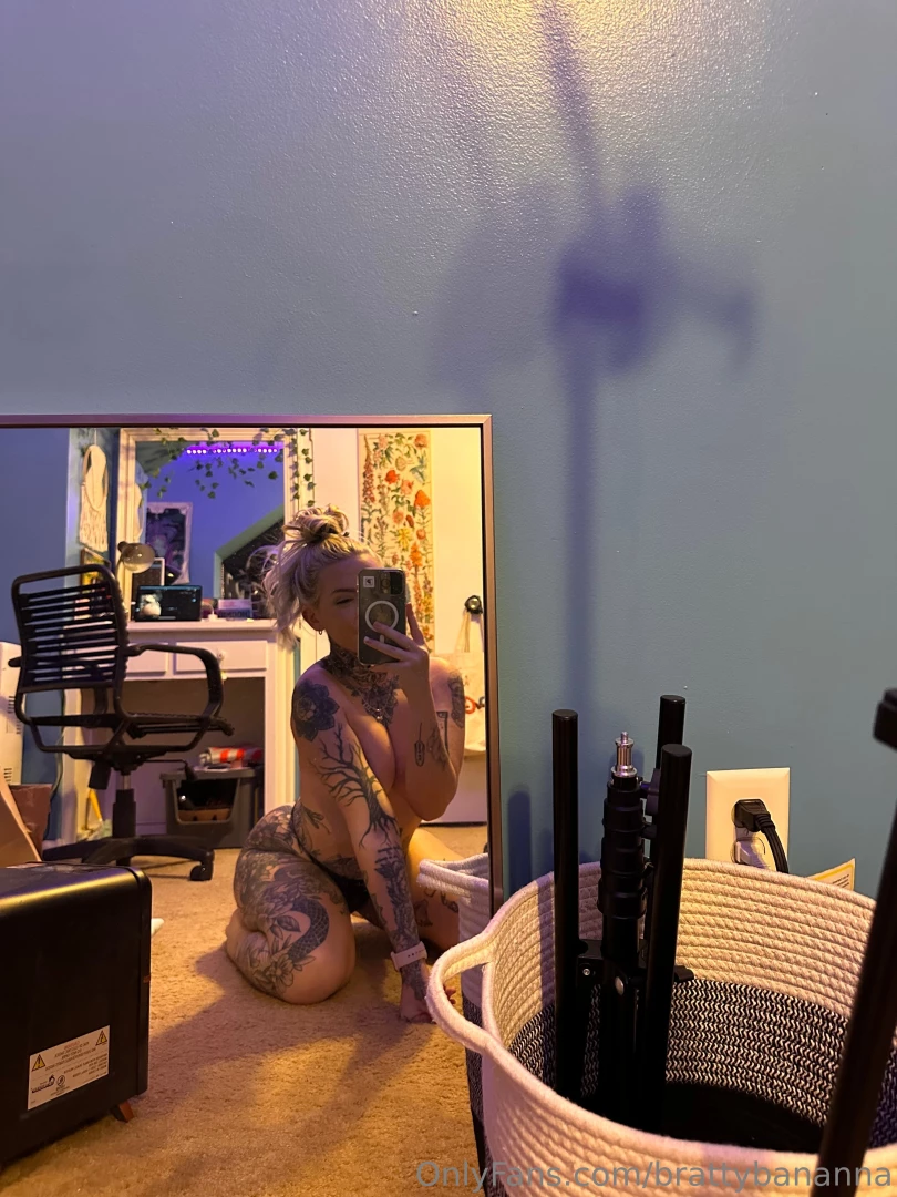 I know i m in your dreams what do they usually consist of 