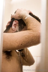 Tomando um banho taking a shower part 7