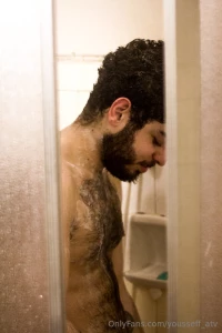 Tomando um banho taking a shower part 8