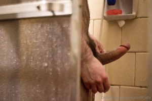 Tomando um banho taking a shower part 2