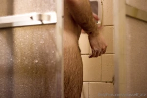 Tomando um banho taking a shower part 4