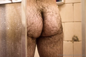 Tomando um banho taking a shower part 1