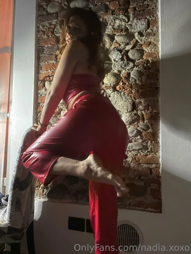 Outfit rosso in pelle in arrivo anche i fabric sound pesche ne abbiamo part 4 