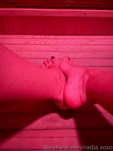 Piedini belli caldi in sauna li devi stare in basso e guardarmi come part 4