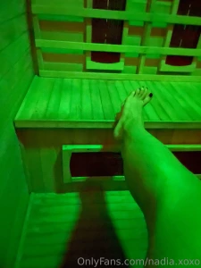 Piedini belli caldi in sauna li devi stare in basso e guardarmi come part 5