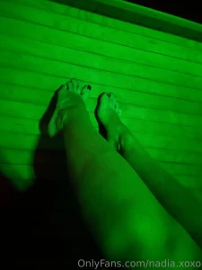 Piedini belli caldi in sauna li devi stare in basso e guardarmi come part 1