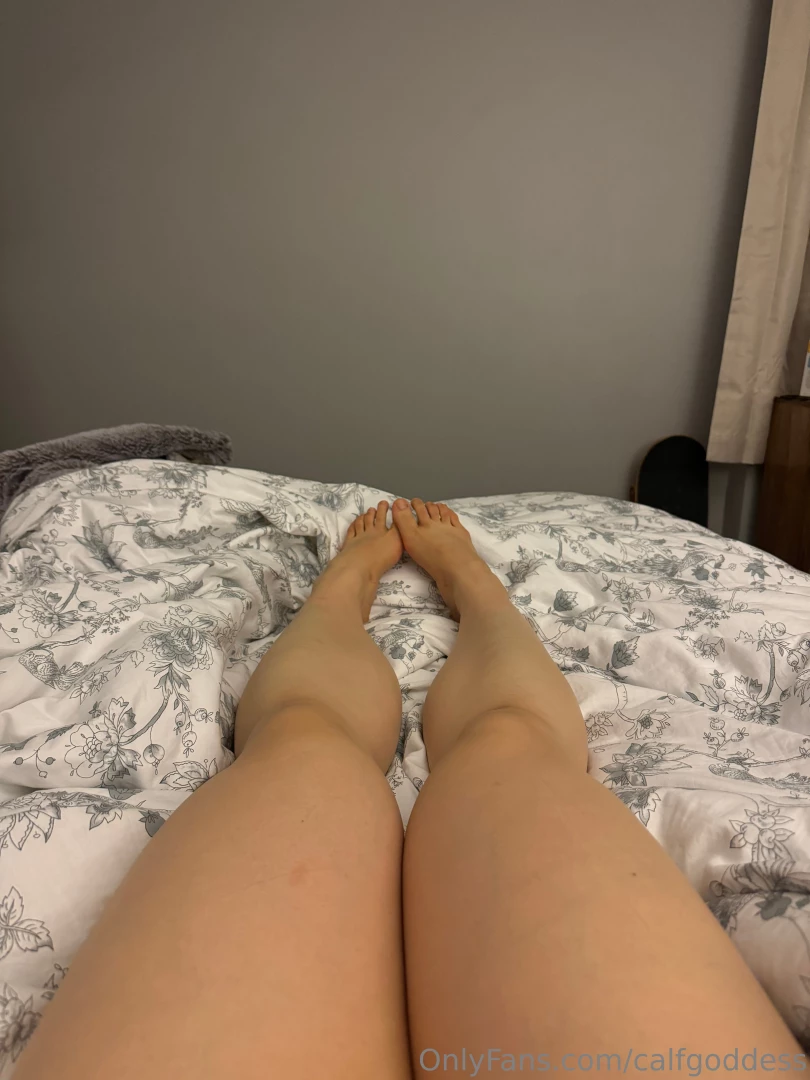 calfgoddess - Resting in bed after spending 45 minutes on the stair master 