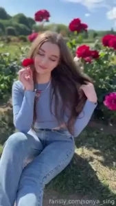 I m like these gorgeous roses looking gentle but if you try to grab