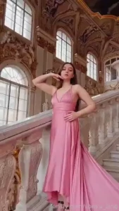 This gorgeous femdom queen will make your heart crush in pieces and