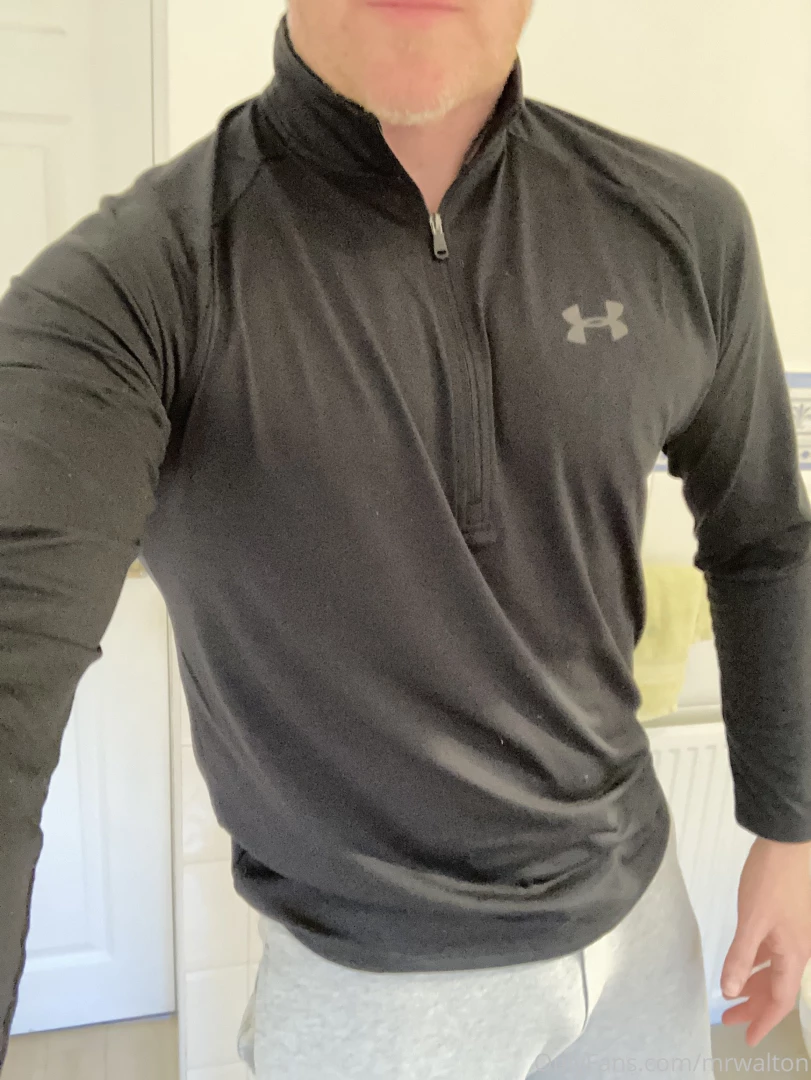 Evening gym sesh done - shower time who d like to soap me up 