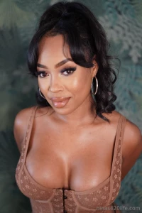 Lovin the top shot or maybe you wanna see me on your top