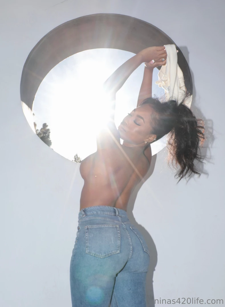 Good morning babe which shines more the sun or me dm me your answer 