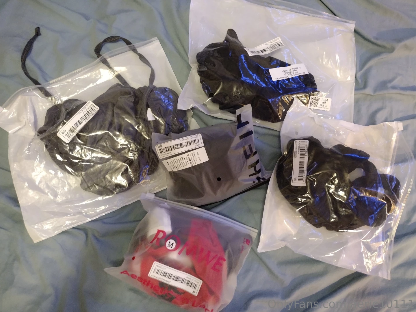 New outfits came in if you want to see them before anyone else shoot 