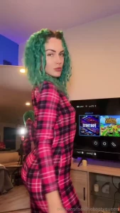 What do you think of my onesie part 2