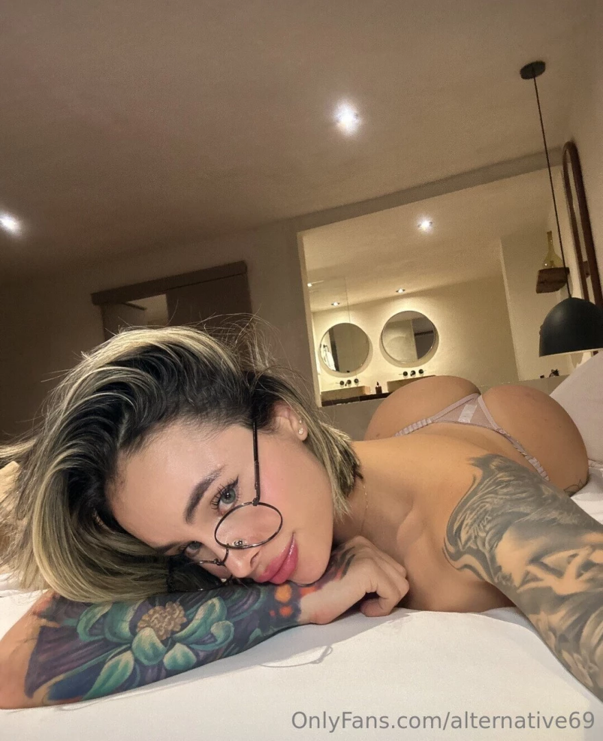 Follow for free she s antonia_savatto ad onlyfans com antonia_savatto 