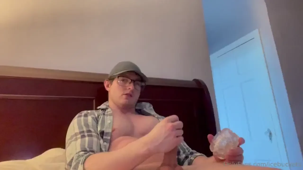 Sigh this is why i need a mouth or hole now i gotta do laundry again 