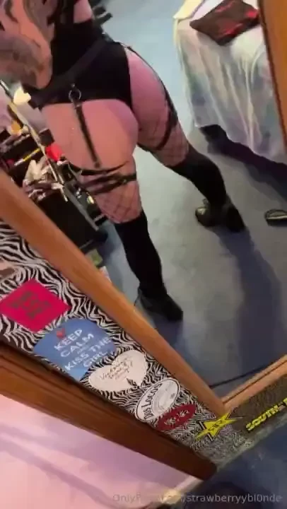 Strawberryybl0nde part 18 