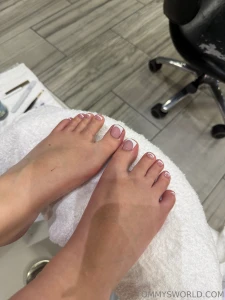 Got my toes nice and pretty now suck them part 2