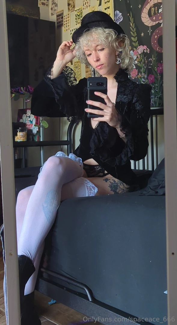 Here are some preview photos for this months elf set the rest of the part 6 