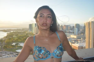 The breeze is a paid actor in this photo lol