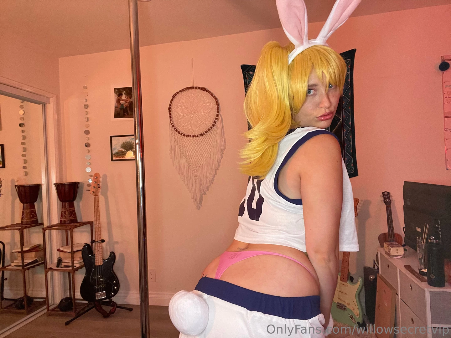 Let me be your naughty lola bunny 