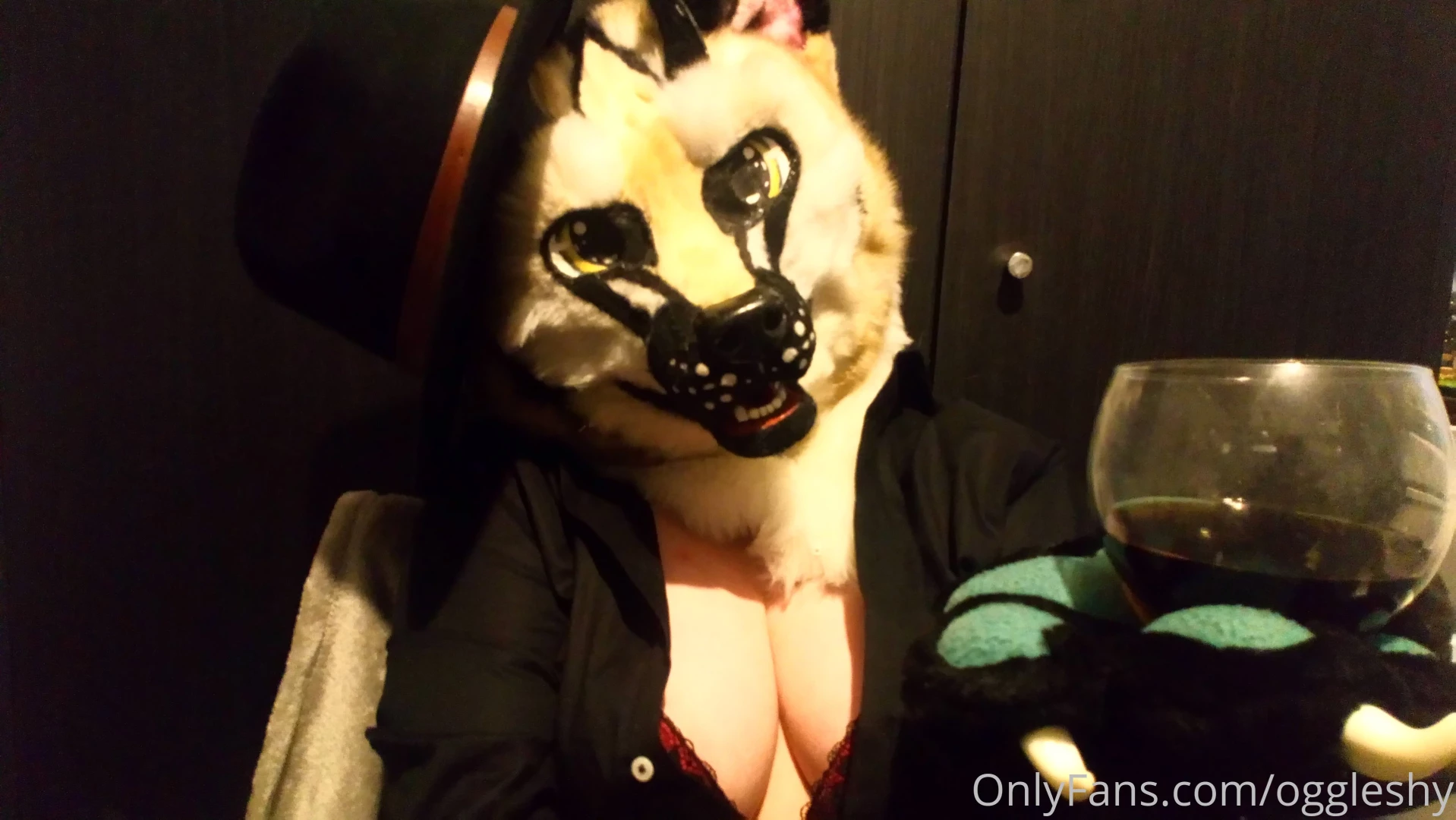 Hello there it s your girl hiro ready to explore the world of content 