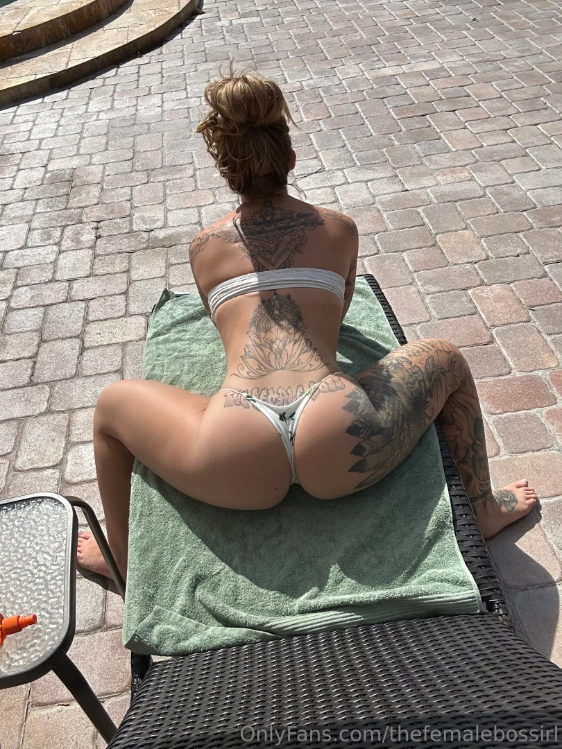 Spread me like a cracker and fill me up baby 