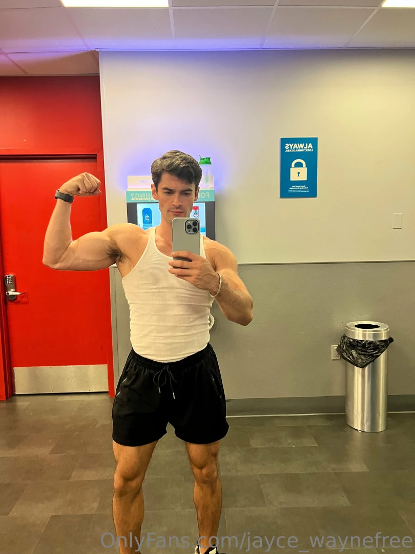 This arm pump was sick now sniff my pits 