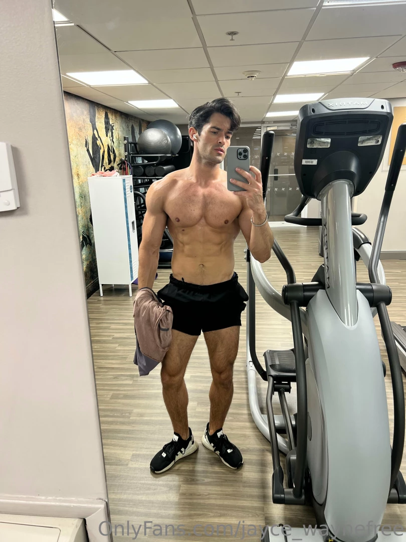 Looka my tiddiessssss 