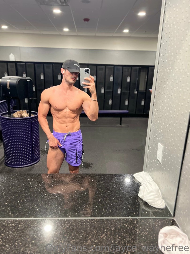 Broooooo i look so good right now what do you think wanna worship 