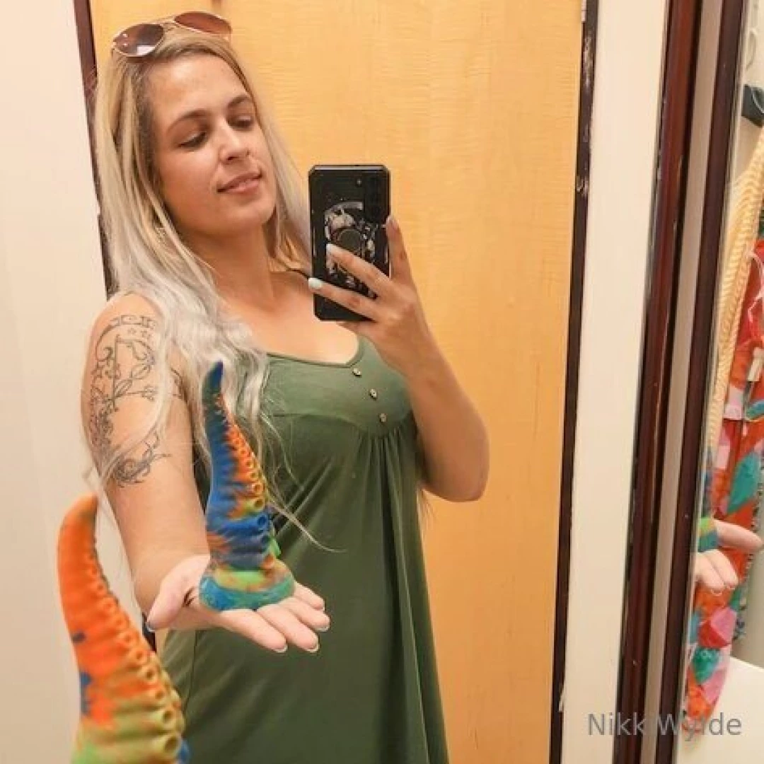Tip to get my dressing room video in your dm xo 6 for one video 10 for 