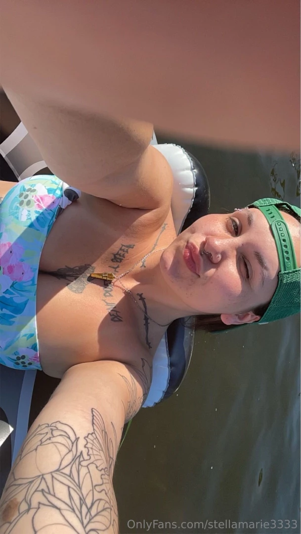 Titties on the riverrr 